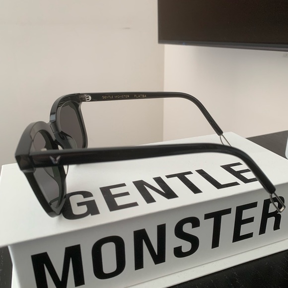 GENTLE MONSTER FLATBA SUNGLASSES - Picture 3 of 3